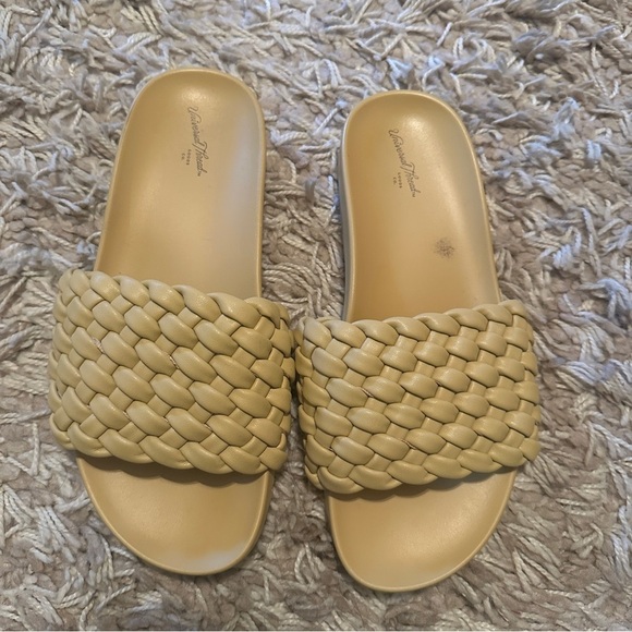Sandals New Universal Thread Women's Polly Woven Slide Yellow  6 - Picture 1 of 4